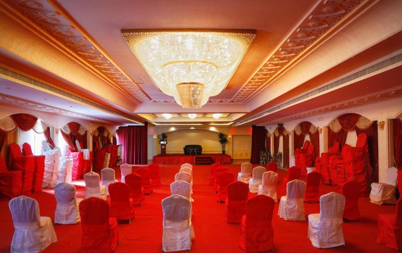 Johny International Hotel Muskat Bagian luar foto