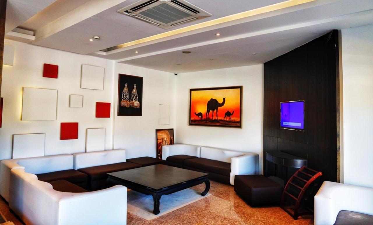 Johny International Hotel Muskat Bagian luar foto