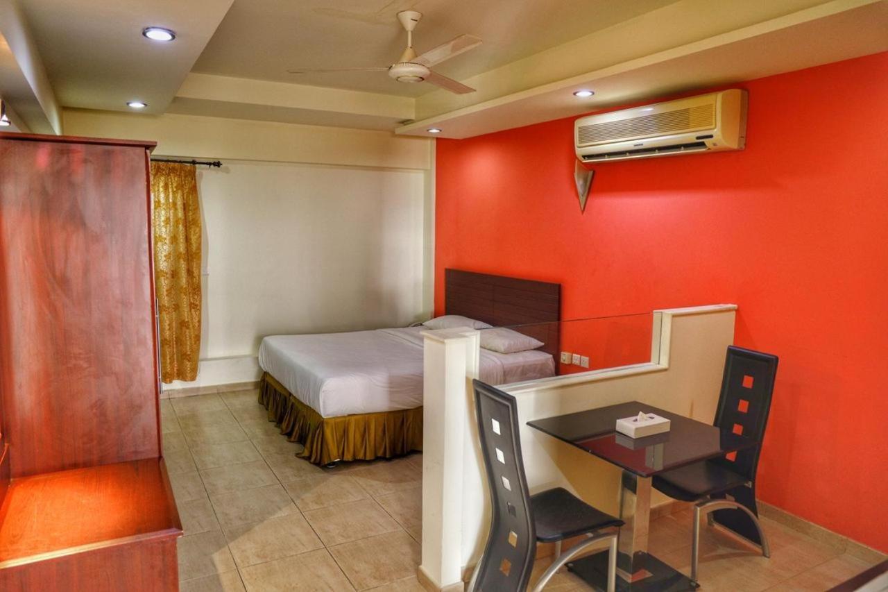 Johny International Hotel Muskat Bagian luar foto