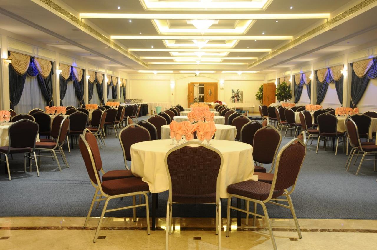 Johny International Hotel Muskat Bagian luar foto