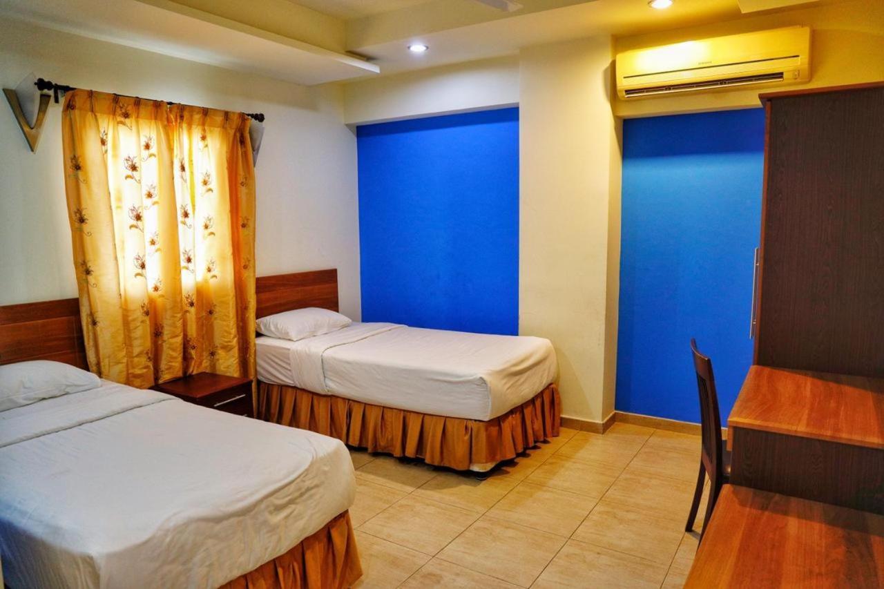 Johny International Hotel Muskat Bagian luar foto