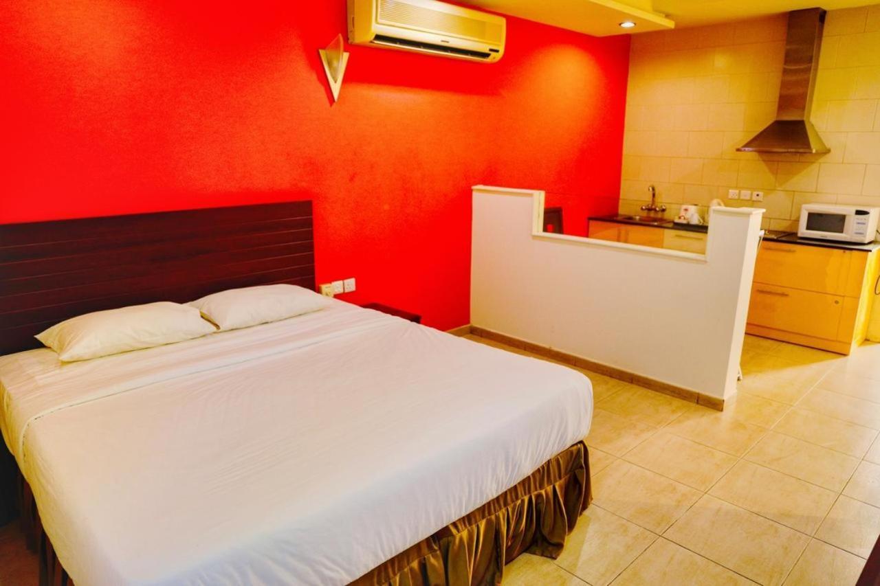 Johny International Hotel Muskat Bagian luar foto