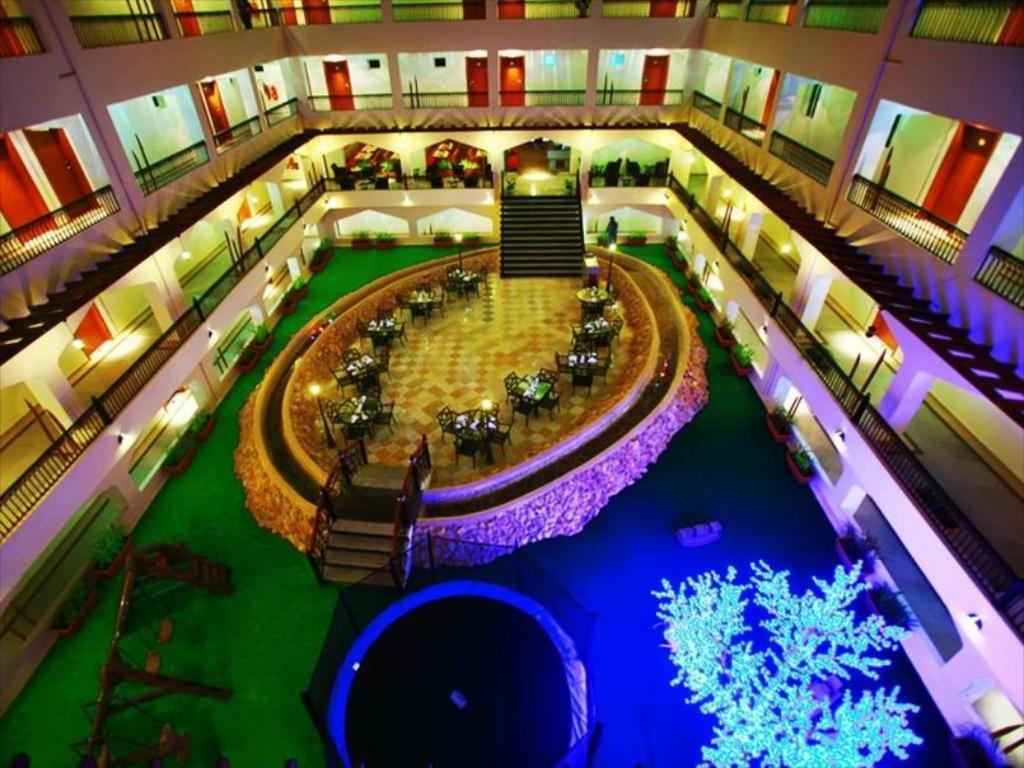 Johny International Hotel Muskat Bagian luar foto