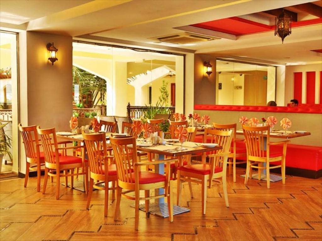 Johny International Hotel Muskat Bagian luar foto