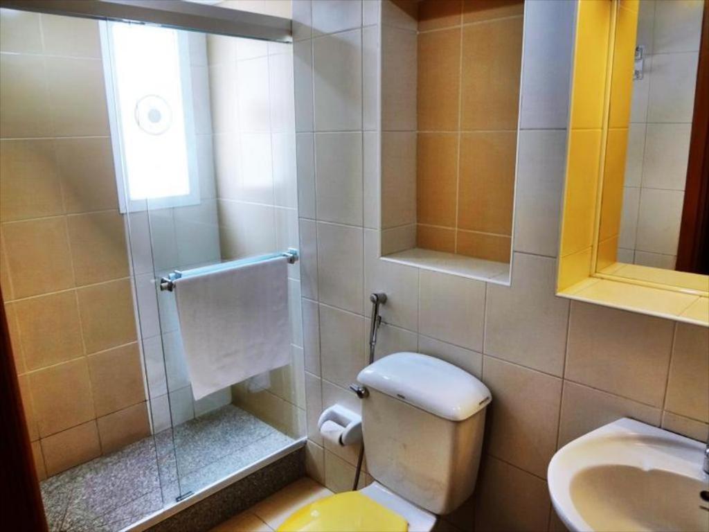 Johny International Hotel Muskat Bagian luar foto