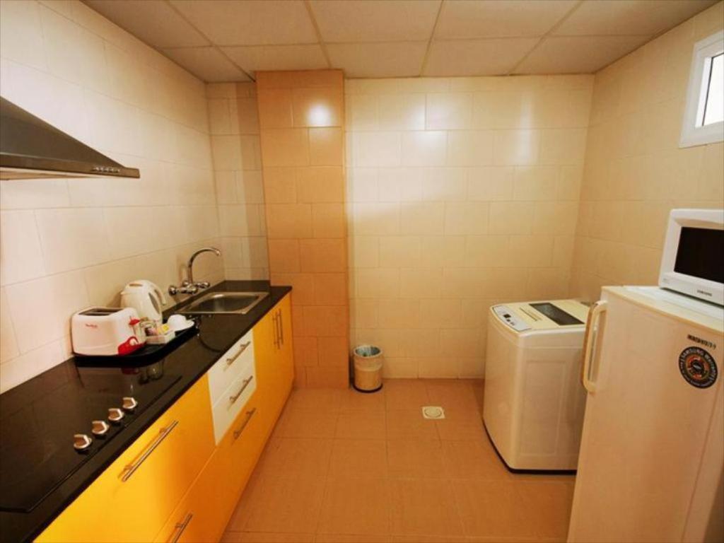Johny International Hotel Muskat Bagian luar foto