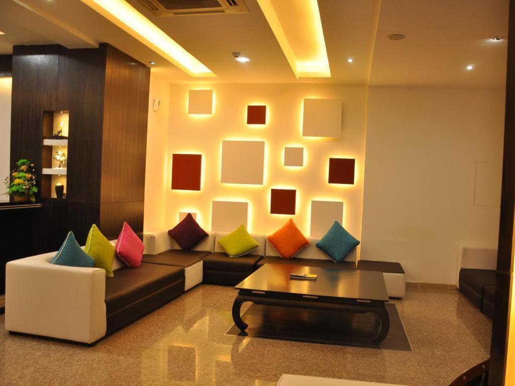Johny International Hotel Muskat Bagian luar foto
