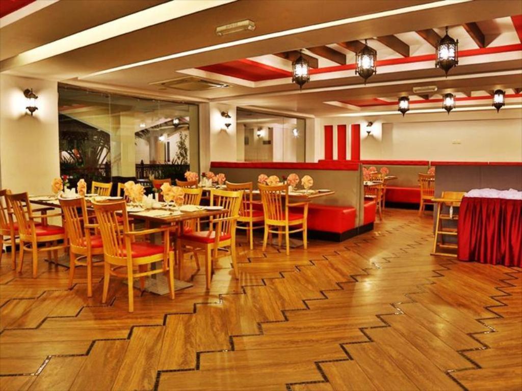 Johny International Hotel Muskat Bagian luar foto